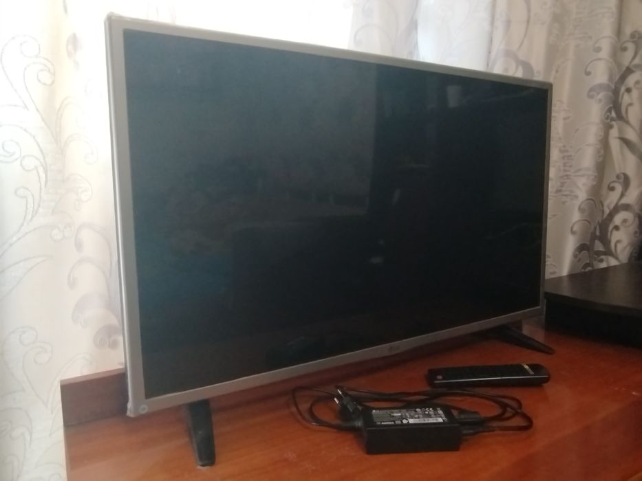 Телевізор LG 32LH595U на запчастини