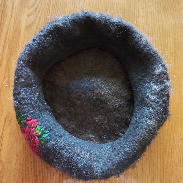 Берет с вышивкой