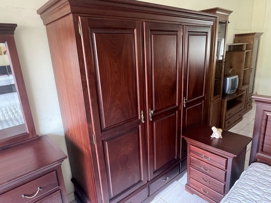 Quarto mogno NOVO em exposição