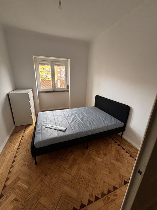 Quarto  de casal  com varanda  na amadora