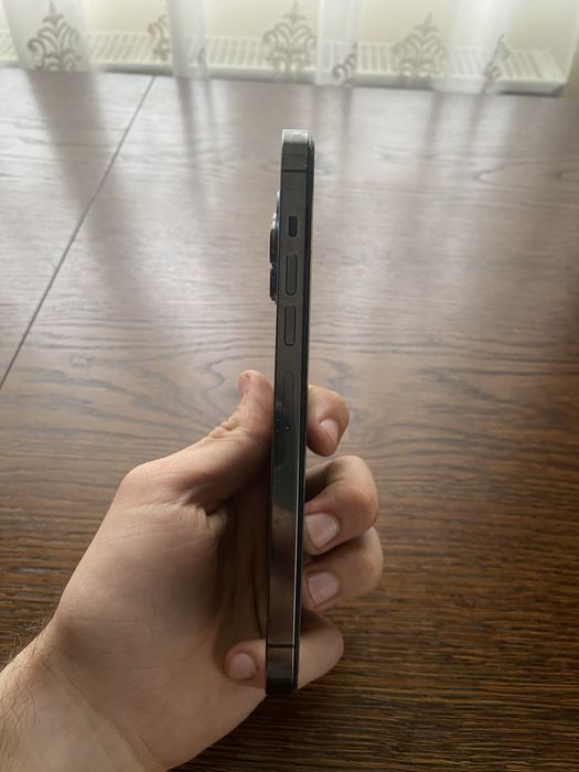 Продам iPhone 13 Pro Max на запчастини.