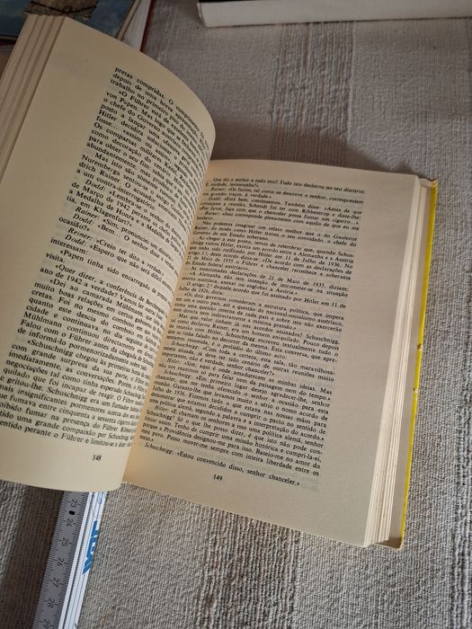 Livro sobre o Julgamento de Nuremberga