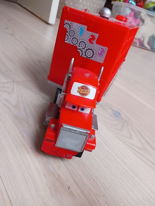 Samochód Maniek Transporter z bajki auta