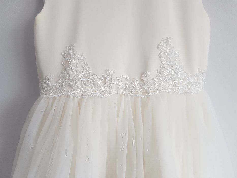 Elegancka dziewczęca sukieneczka księżniczki