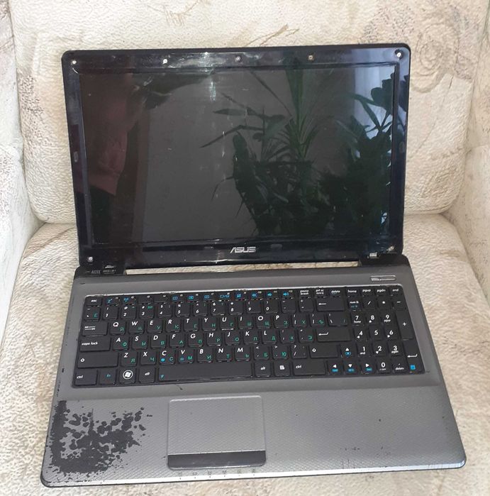 Ноутбук ASUS Core i3-2.27 ГГц 4-ядра, 4гб, 500гб,видеокарта Radeon HD 6300 Для учебы. интернета