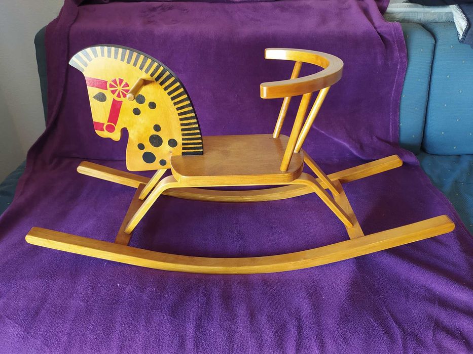 Cavalinho de madeira para brincar criança