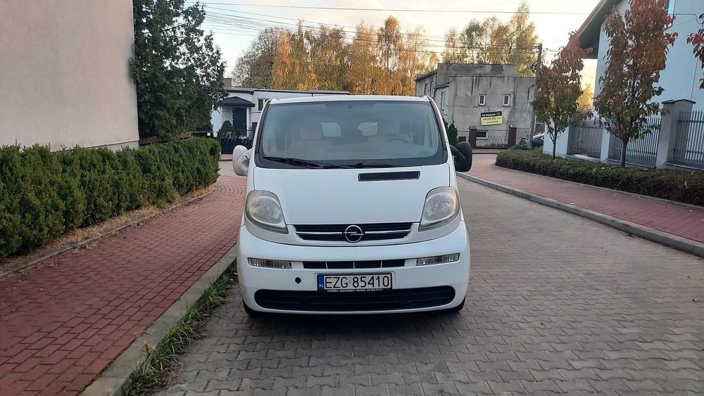 Renault Trafic 1.9 dci Hak 6-osobowy Brygadówka