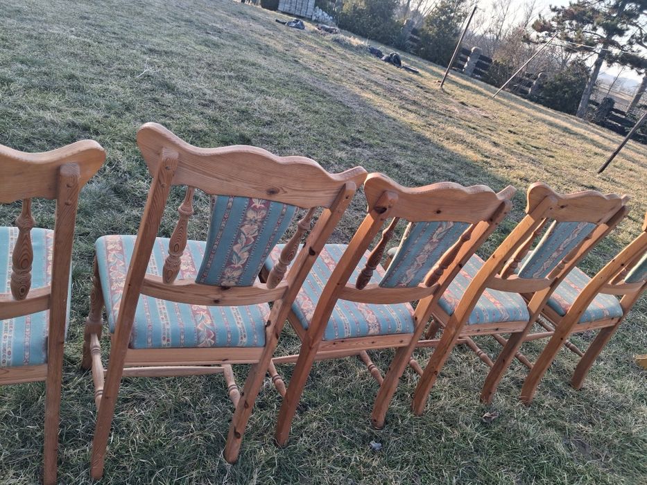 Drewniane krzesła do jadalni