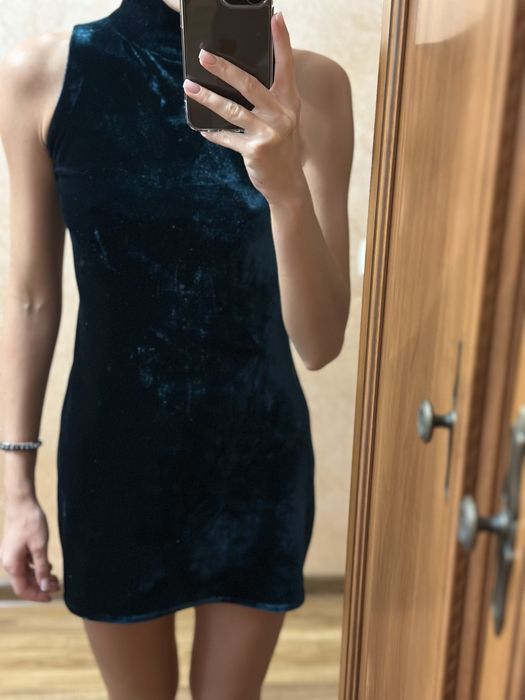 Оксамитова сукня