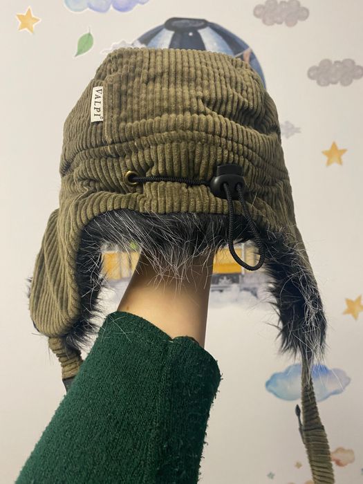 Zimowa czapka z uszami zapinana