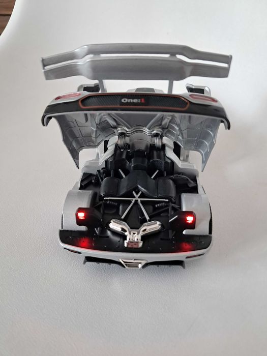 nowy metalowy model samochodu Koenigsegg Agera w skali 1:24