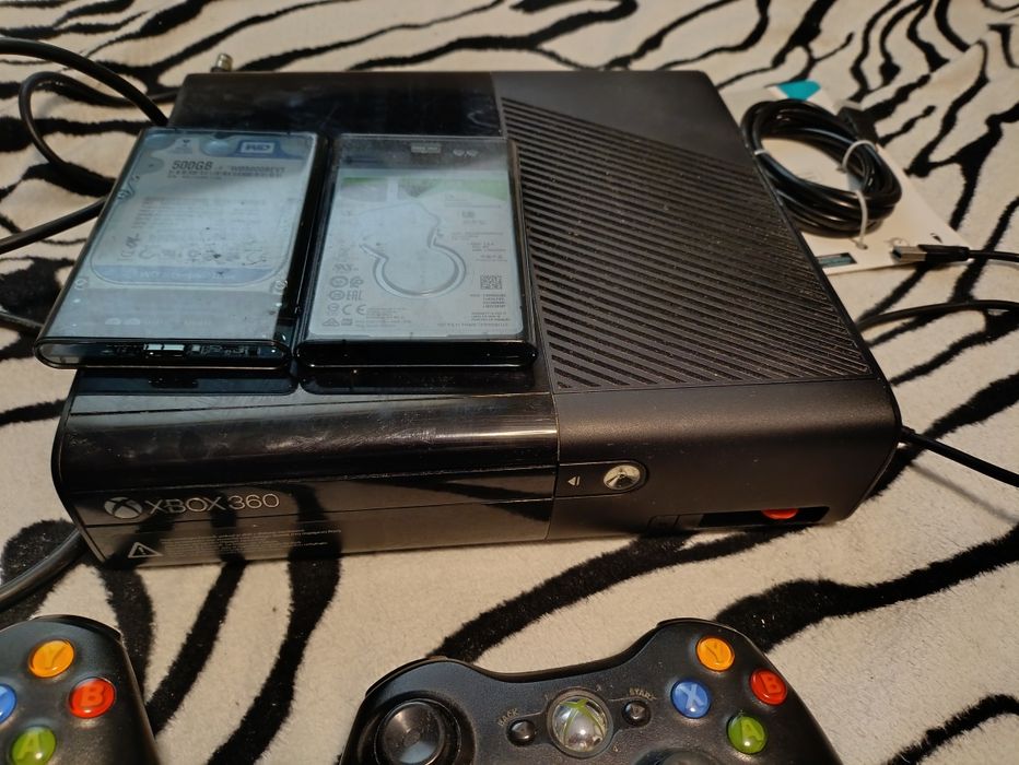 Xbox 360 super slim 2x HDD 2xpad kinect