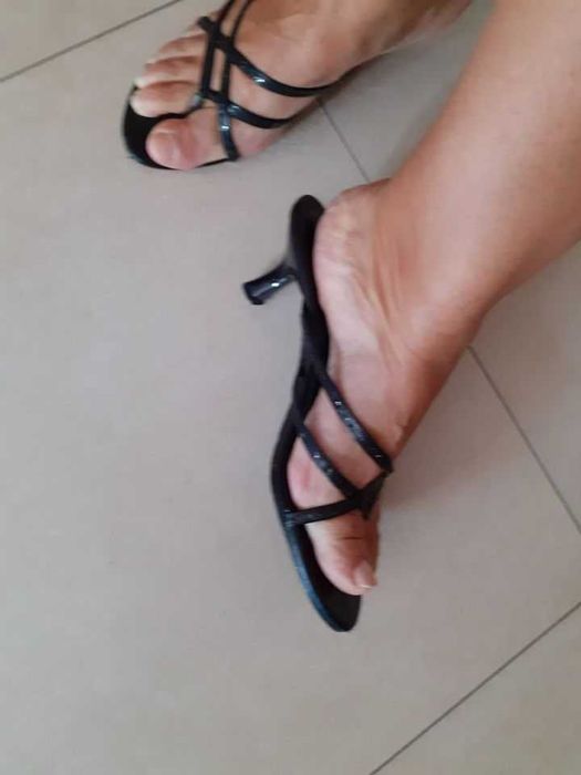 Sandálias de senhora pretas Segue...
