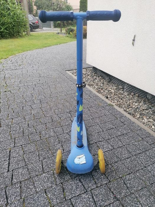 Hulajnoga trzykołowa świecącą