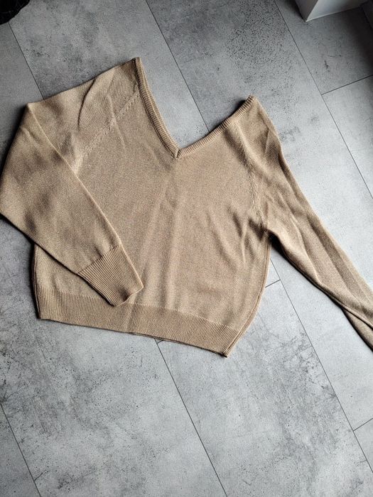 Sweter S ze złota nitką