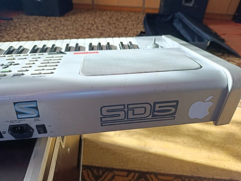 Keyboard ketron sd5