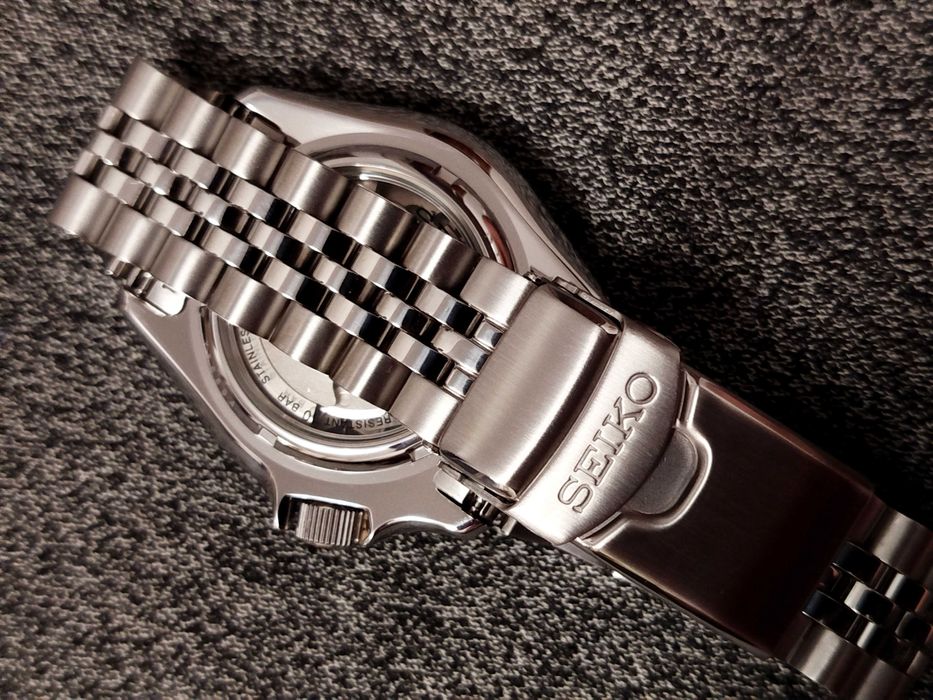 б.в. царапка на склі Seiko 5 SSK003 GMT механіка 4R34 годинник