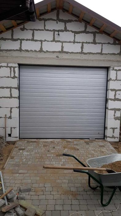 Підйомні ворота. Секционные ворота