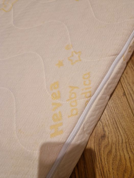 Materac hevea do łóżeczka