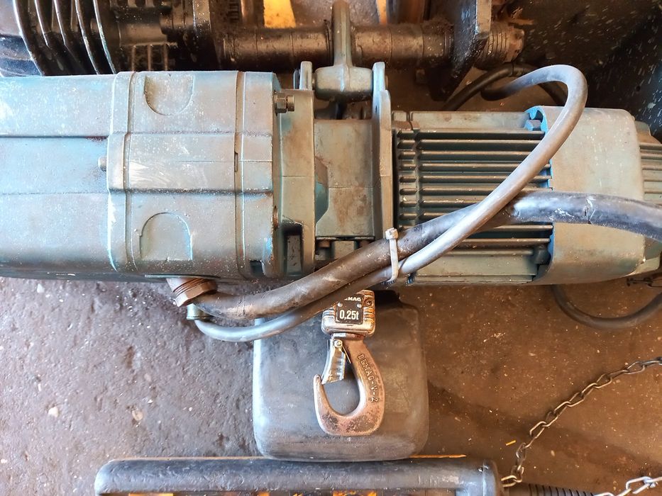 Wciągnik Demag 250kg dwubiegowy