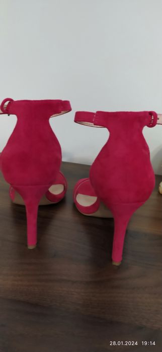 Przepiękne sandałki na szpilce