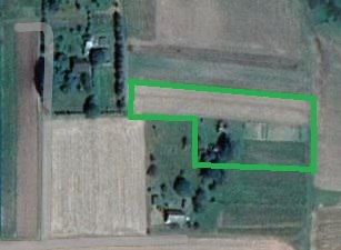 Продаж будинку і земельних ділянок