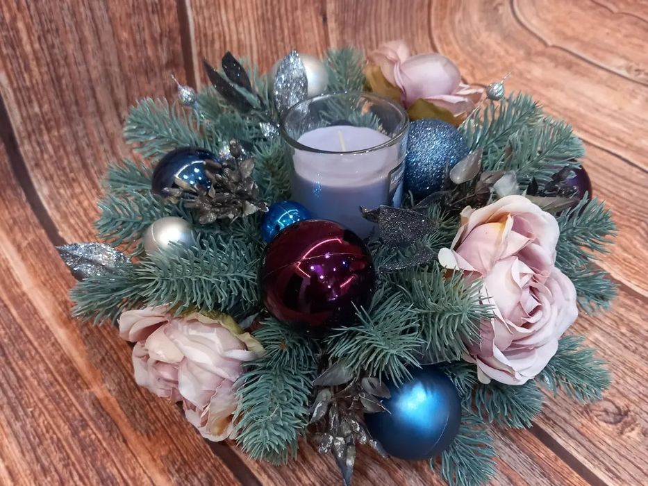 Різдвяна композиція зі свічкою.