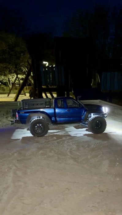 Model  RC Toyota Tacoma skala 1/10