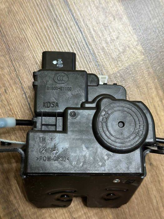 Hyundai/Kia замок дверки багажника 81800S1100