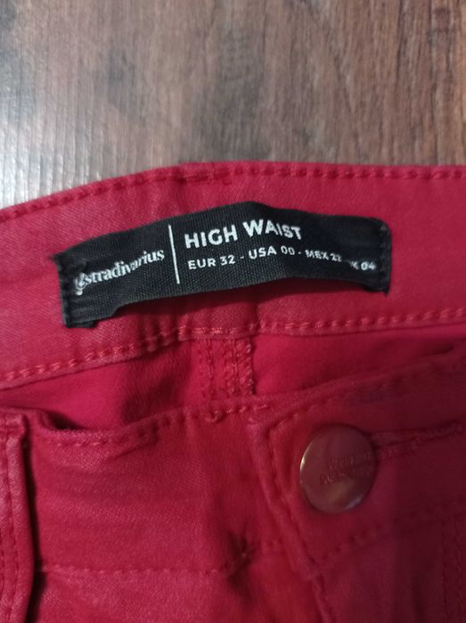 Spodnie Stradivarius roz 32 XXS ekoskóra bordowe czerwone jeansy rurki