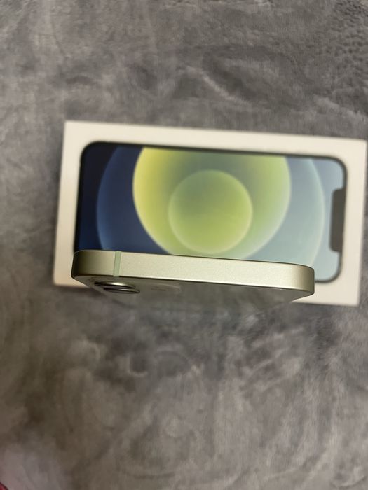 Продам Iphone 12