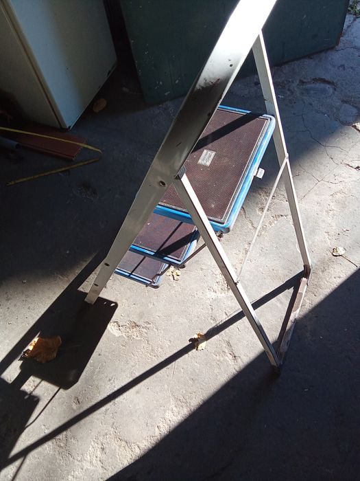 Escadote Lidl robusto.