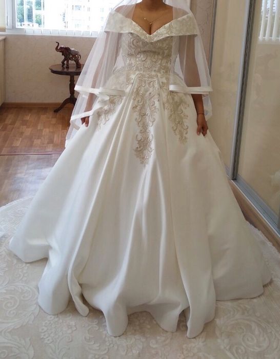 Продам прекрасне весільне плаття