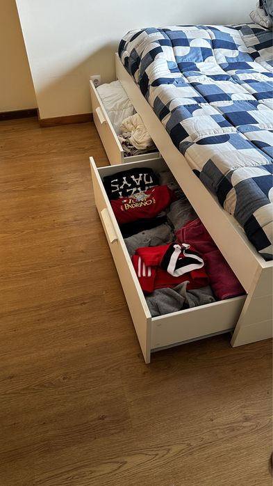 Cama Ikea 4 gavetões + colchão