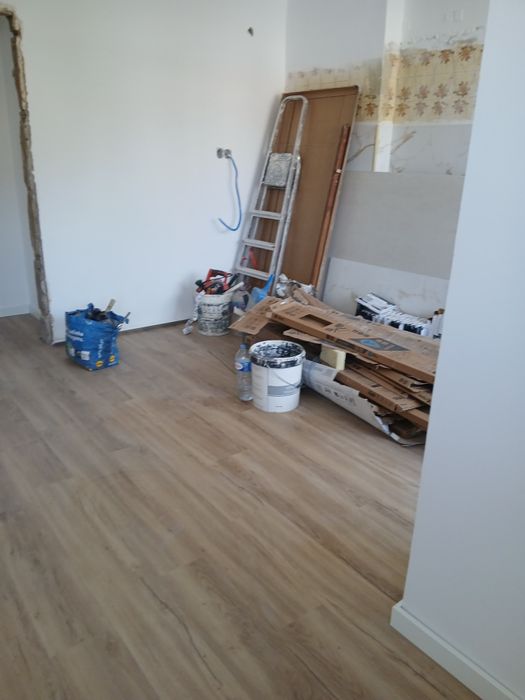 Aplicação de pavimento Flutuante, Portas e rodapés.