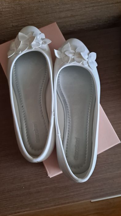 Balerinki biale używane rozm.33.