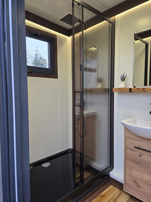 CAMPING Kontener Pawilon sanitarny Prysznice na camping - łazienka