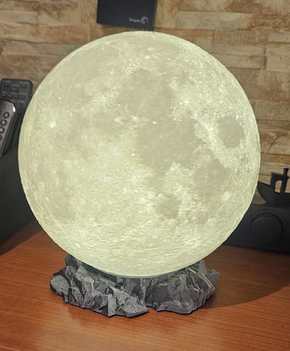 Lua 3D com Luz - PLA