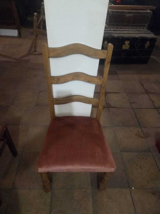 Cadeira em madeira