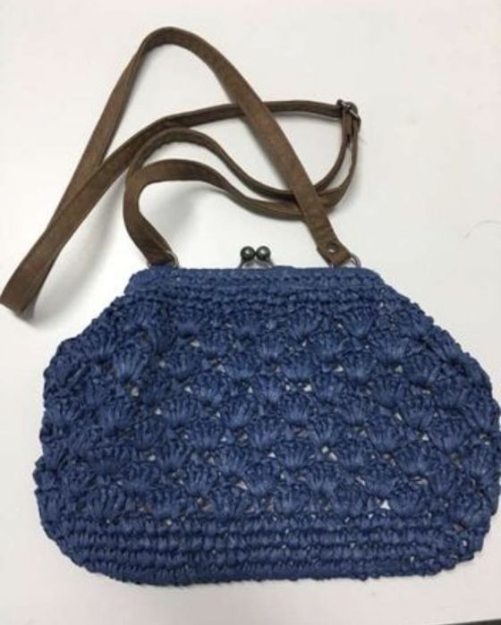 Bolsa palha com alça imitacao pele