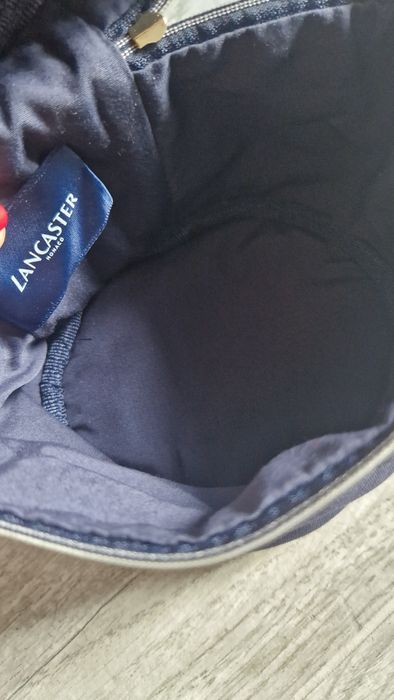 Nowa kosmetyczka Lancaster
Granatowa