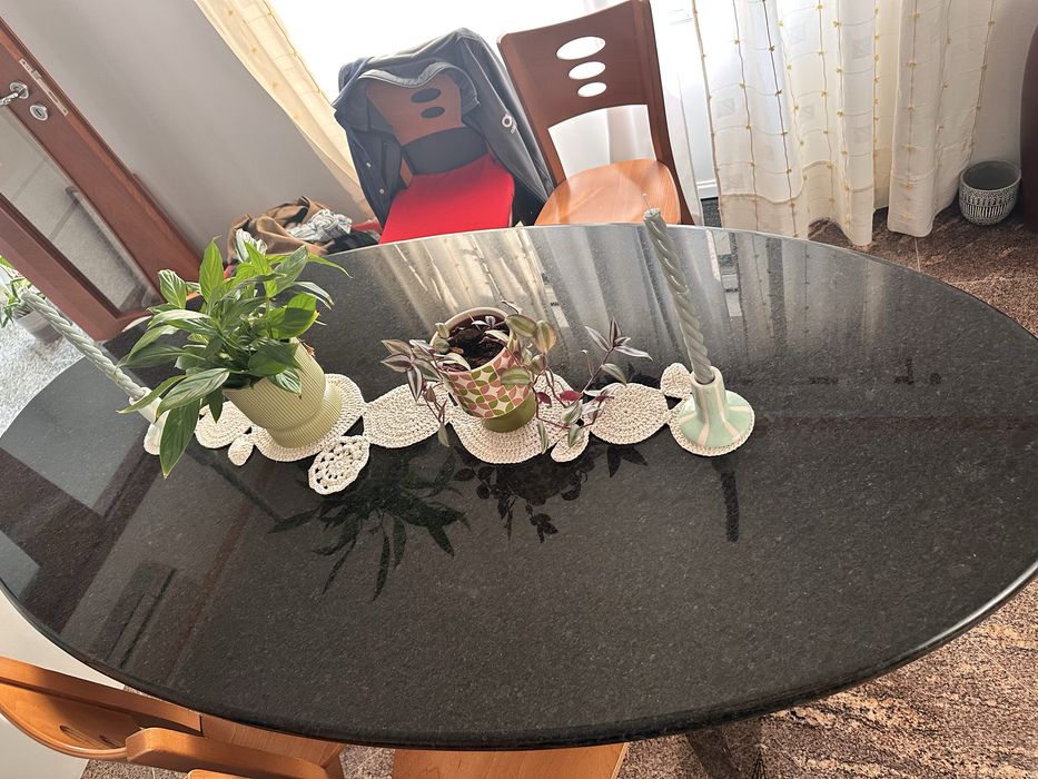 Mesa de sala em granito