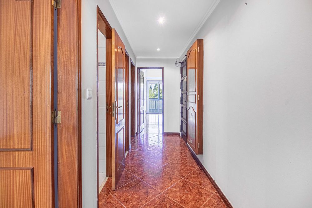 Duplex T4, ás Portas de Benfica, ou permutamos