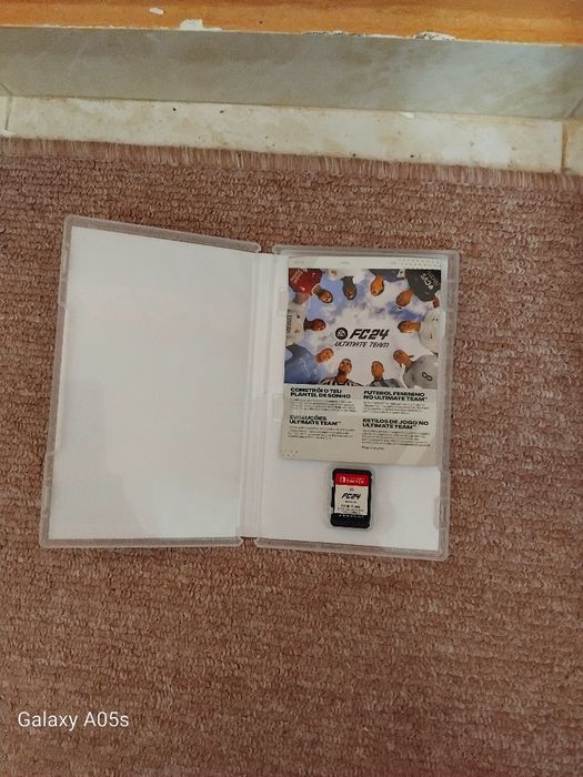 Nintendo switch oled branca + caixa de viagem + FC24 + carregador