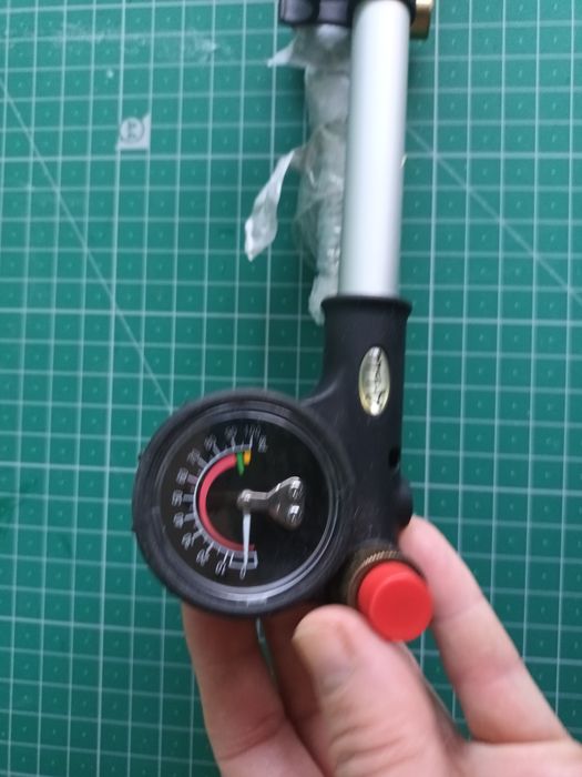 Bomba de ar portátil para bicicletas, carrinhos,  pneumaticos