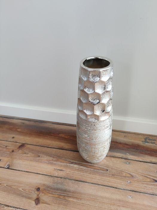 Jarra de flores prateada