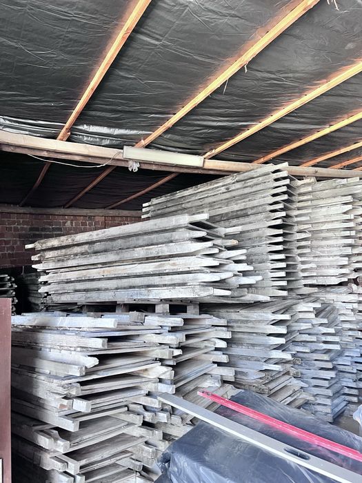 Formy i palety leżanki do produkcji ogrodzeń betonowych, ładowark, stół wibracyjny, płoty betonowe
