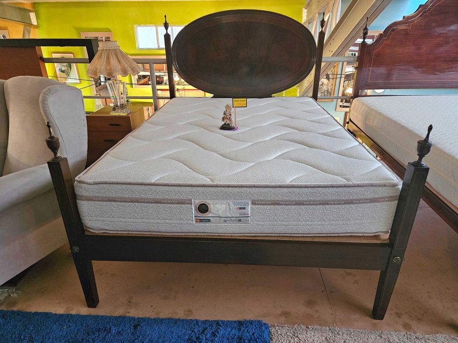 Excelente cama com estrado e colchão Molaflex - óptimo estado geral