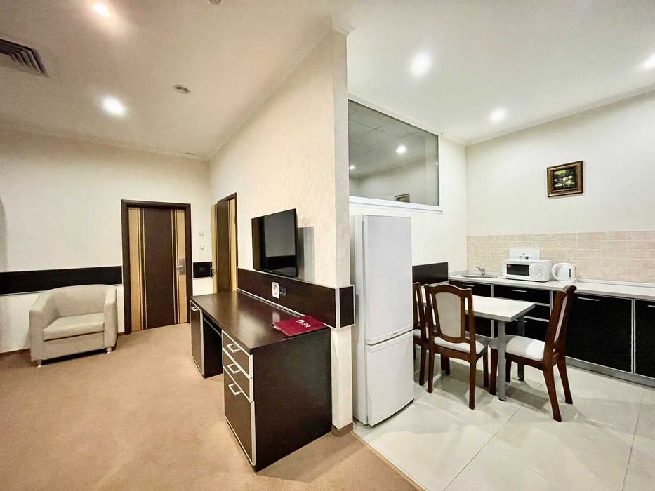 Посуточно 3к апартаменты метро Теремки 2 км (Свет есть всегда!)