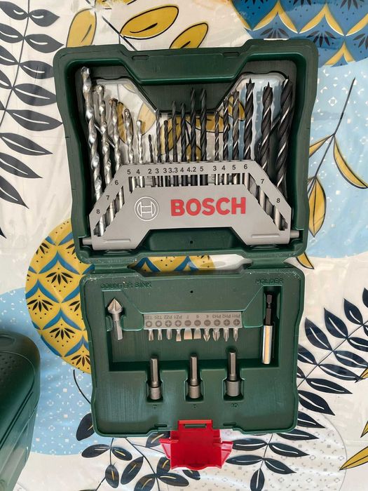 Taladro Bosch e conjunto de brocas